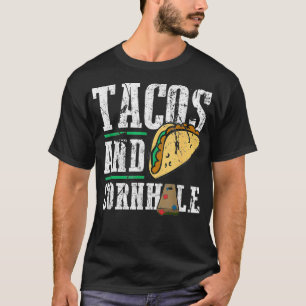 タコスとコーンホールおもしろいコーンホールボード Tシャツ