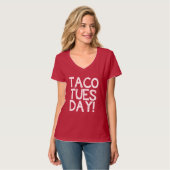 タコスの火曜日のおもしろいなことわざ Tシャツ (正面フル)