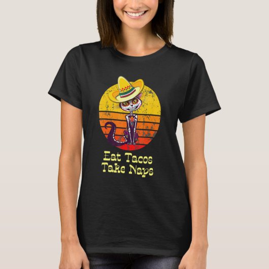 タコスを食べて昼寝 タコの火曜日 猫 Tシャツ (正面)