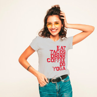 タコス食べト、コーヒーを飲み、ヨガ女子のTシャツを着る Tシャツ