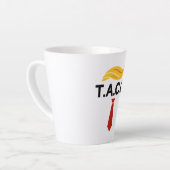 タコトランプは常に鶏を追う カフェラテマグ (左アングル)