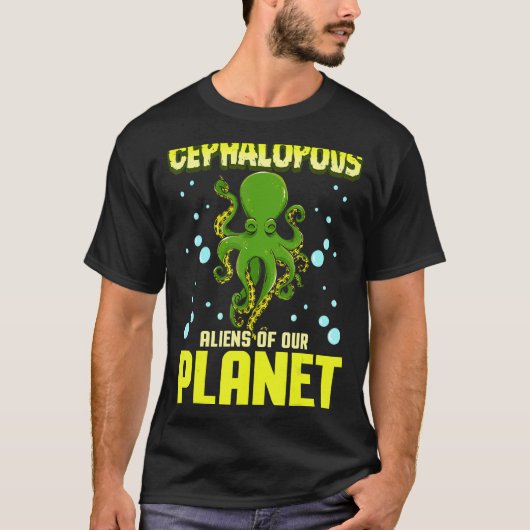 タコ類 私たちの惑星のエイリアン 釣り 海 Tシャツ (正面)