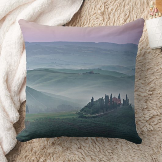 タスカニーの景色の枕上のピンクの日の出 クッション (ブランケット)