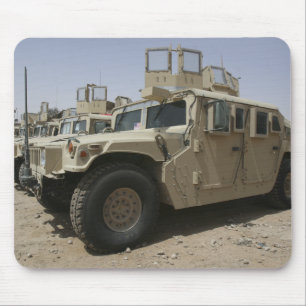タスクフォースの軍隊Policからのhumveesの列 マウスパッド