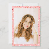 タッセルと星のピンクレトロスクリプト卒業パーティー 招待状 (裏面)