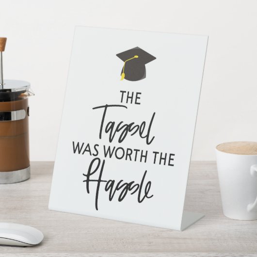 タッセルは面倒な卒業パーティーの価値があった 台座サイン (インサイチュ)