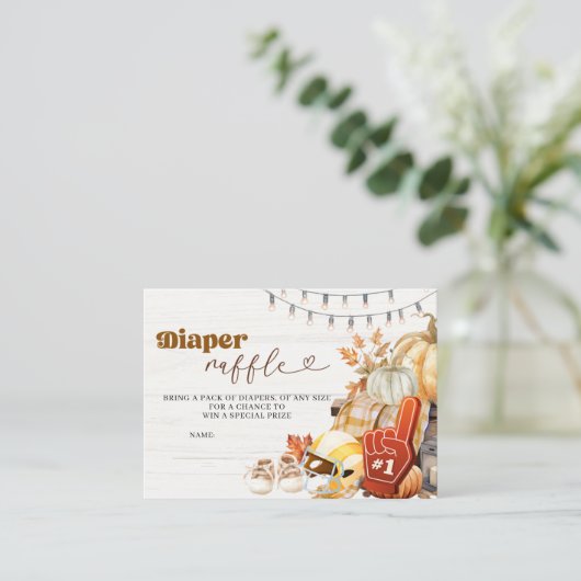 タッチダウンと小さな足指ベビーシャワーおむつラッフル エンクロージャーカード (スタンド正面)