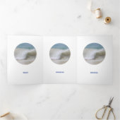 タッチ可能なブルーブラックとホワイトニート 三つ折りカード (内部)