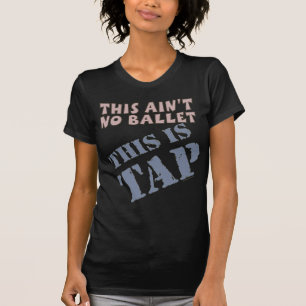 タップダンスのないバレエの叩くタップの靴 Tシャツ