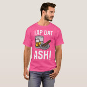 タップ・ダット・アッシュ・シガー おもしろ葉巻 Tシャツ (正面フル)