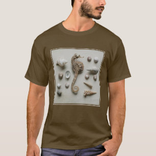 タツノオトシゴおよび貝 Tシャツ