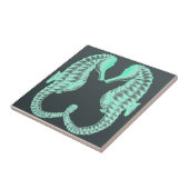 タツノオトシゴに接吻する青いヴィンテージ タイル (側面)