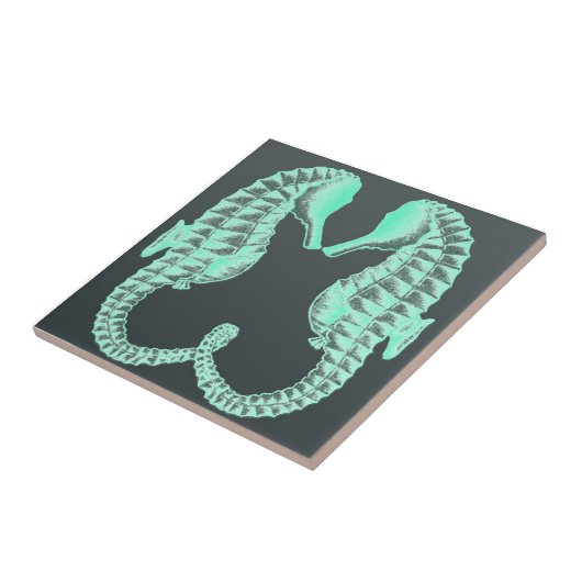 タツノオトシゴに接吻する青いヴィンテージ タイル (側面)