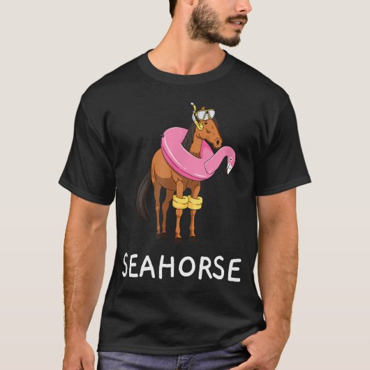 タツノオトシゴのユーモラスな馬とフラミンゴの水泳 Tシャツ (正面)