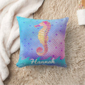 タツノオトシゴの人魚によってはかりで測られるピンクの青い海の名前 クッション (ブランケット)