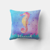 タツノオトシゴの人魚によってはかりで測られるピンクの青い海の名前 クッション (裏面)