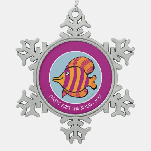 タツノオトシゴを持つオレンジおよび紫色の熱帯魚 スノーフレークピューターオーナメント (正面)