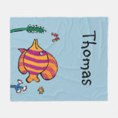 タツノオトシゴを持つオレンジおよび紫色の熱帯魚 フリースブランケット (正面(横))