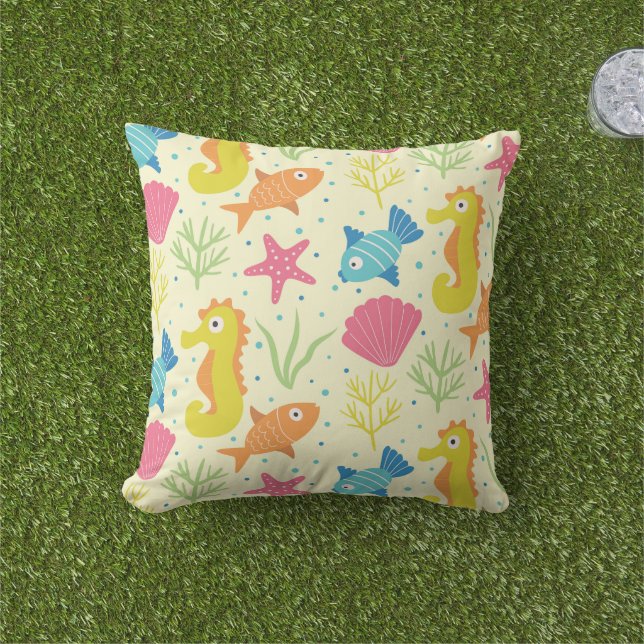 タツノオトシゴ、ヒトデ、貝殻の水中デザイン アウトドアクッション (芝生)
