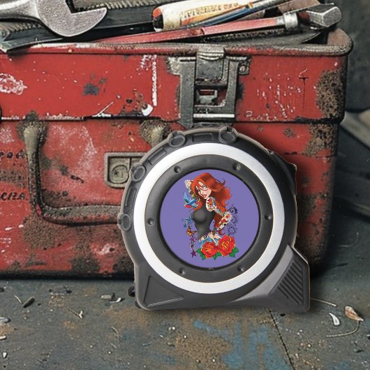 タトゥーの入った赤毛の女性のスリーブ 紫 メジャー