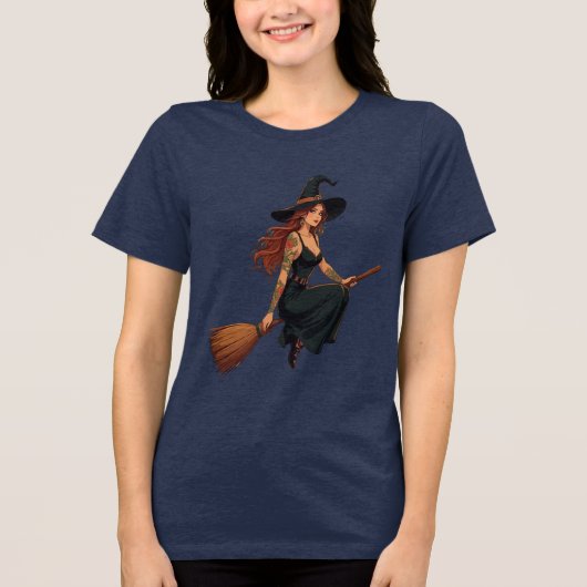 タトゥーの入った魔女が箒にまたがるベクターアート トライブレンドTシャツ (正面)