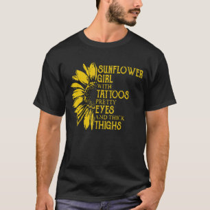 タトゥーの目と太かわいらしいヒマワリの少女 Tシャツ