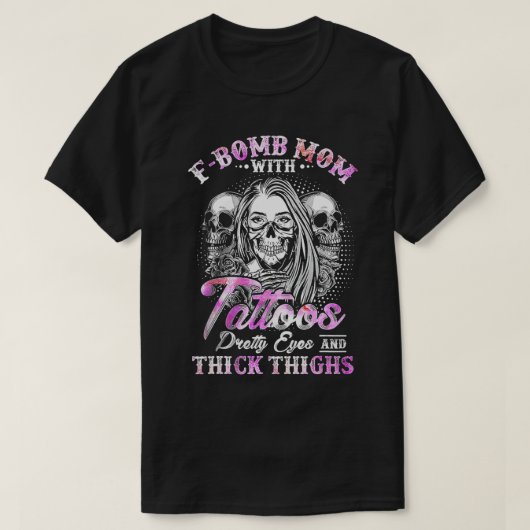 タトゥーの目と太かわいらしい腿を持つ爆弾ママ Tシャツ (デザイン正面)