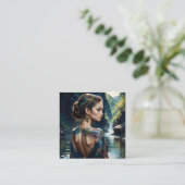 タトゥーを肩に乗せた美しい若い女性。 スクエア名刺 (スタンド正面)