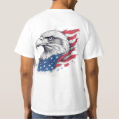 タトゥースタイルの鷲と旗 - 太字のUSAデザイン Tシャツ (裏面)