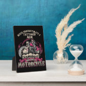 タトゥーママバイクもしくは自転車に乗る人決してバイクを過小評価 フォトプラーク (側面)