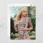 タトゥー入りのビキニモデル写真 ポストカード (正面/裏面)