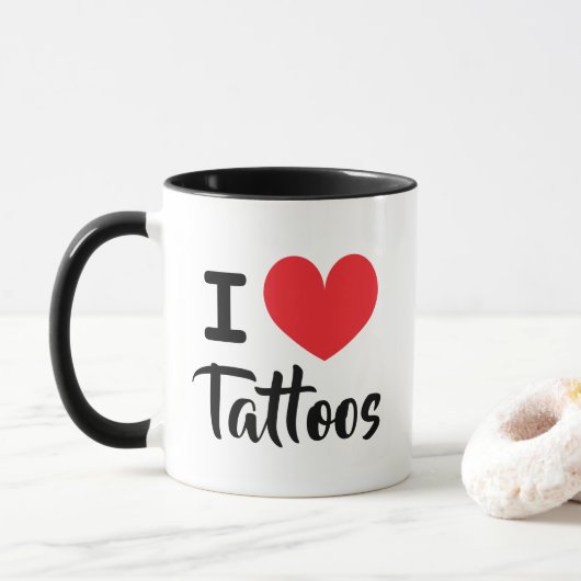 タトゥー好きのためのタトゥーとコーヒーマグ「愛してる」 マグカップ (ドーナツ)