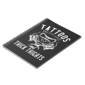 タトゥー愛好家が入ったタトゥーのアーティスト ノートブック (左側)