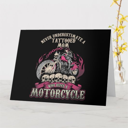 タトゥー·マム·バイクもしくは自転車に乗る人がバイクを過小評価しない カード (黄色い花)