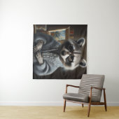 タヌキはトリコットコートと眼鏡ポーを着おもしろいている タペストリー (インサイチュ(横))