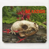 タヌキスカルの古い丸太にシダと赤いモナルダ マウスパッド (正面)