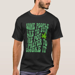 タバコを吸いたいポットをかき混ぜる人がある Tシャツ