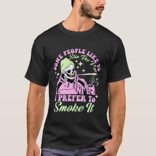 タバコを吸いたいポットをかき混ぜる人がある Tシャツ