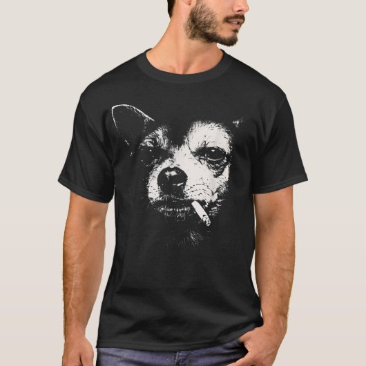 タバコを吸う犬 面白いチワワ Tシャツ (正面)