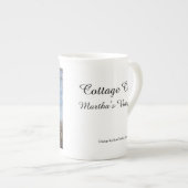 タバナクルと教会の尖塔 – Martha's Vineyard ボーンチャイナマグカップ (正面右)