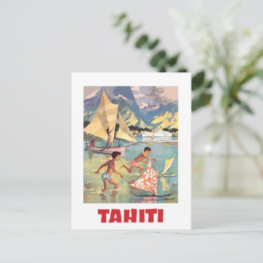 タヒチ、子供たち遊は水中でボートのおもちゃを持っている ポストカード (スタンド正面)