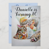 タビー猫の女性の80歳の誕生日招待状 招待状 (正面/裏面)