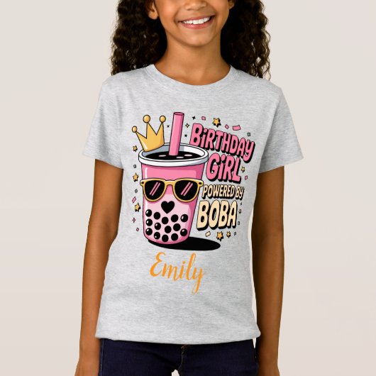 タピオカドリンクパーティーでパワーをもらった誕生日おめでとうの女の子 Tシャツ (正面)