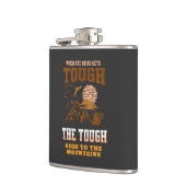 タフな山の自然が探査惑星を発見 フラスク (左)