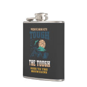 タフな山の自然が探査惑星を発見 フラスク (左)