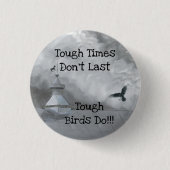 タフな時は続かない – カラスと天気予報 缶バッジ (正面)