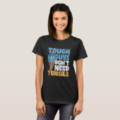 タフな男はへんとう腺の除去トンを必要としない Tシャツ (正面フル)