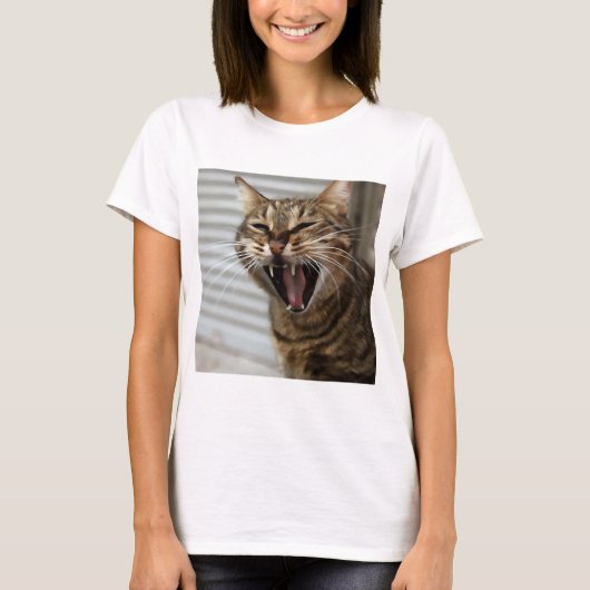 タブビーキャットヨーイング芸術的ポートレート Tシャツ (正面)