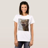タブビーキャットヨーイング芸術的ポートレート Tシャツ (正面フル)