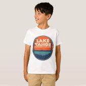 タホ湖のヴィンテージ旅行デカールのデザイン Tシャツ (正面フル)